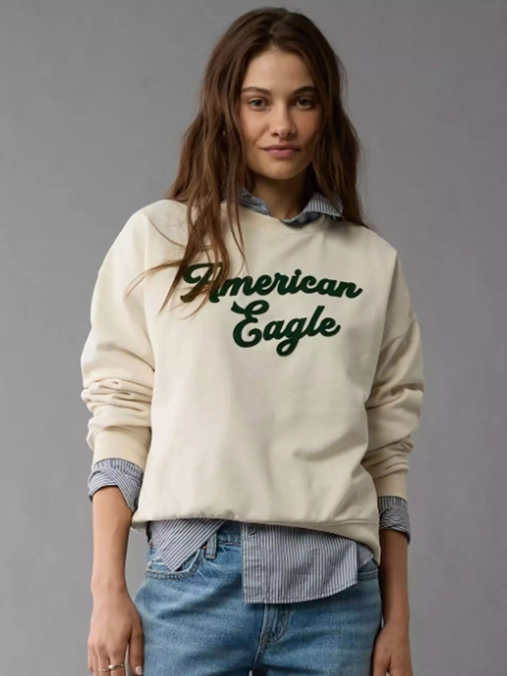 American Eagle Outfitters Cream relaxed crewneck Sweatshirt medium